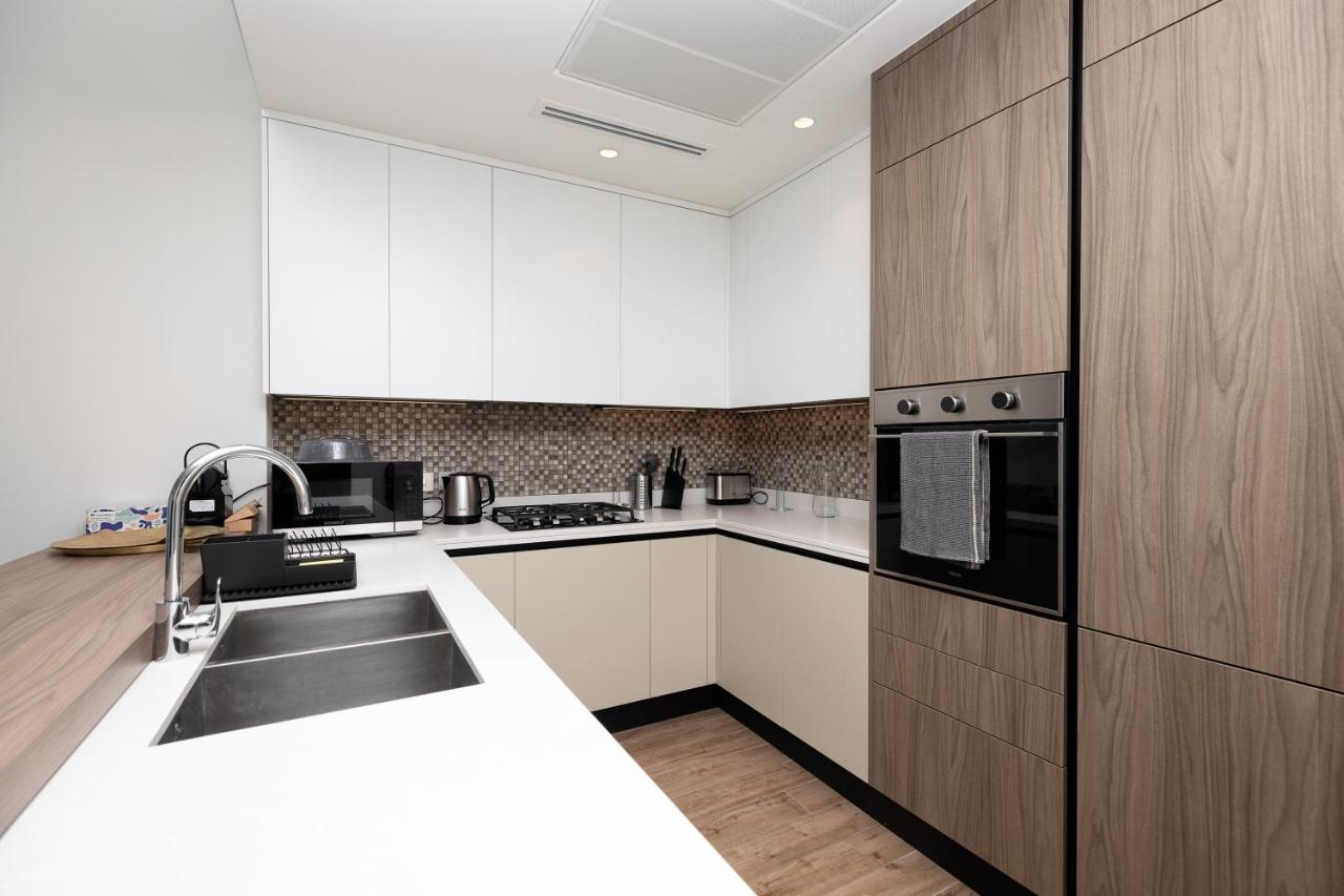 Luxury 1 Bedroom At Marina Gate Jumeirah Living Apartment Dubai